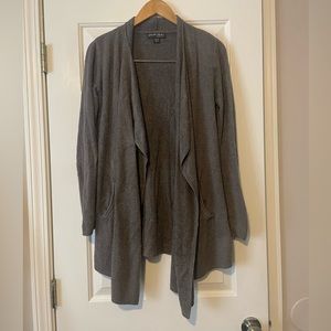 Snuggle Up in This Dreamy Soft Barefoot Dreams Cozychic Lite Cardigan! 0297